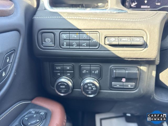 GMC Yukon Vehicle Full-screen Gallery Image 21