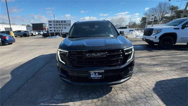 GMC Acadia Vehicle Full-screen Gallery Image 03