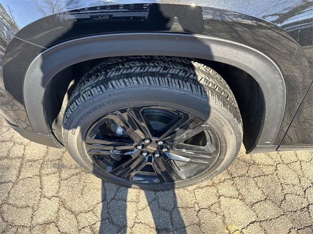 GMC Acadia Vehicle Full-screen Gallery Image 10