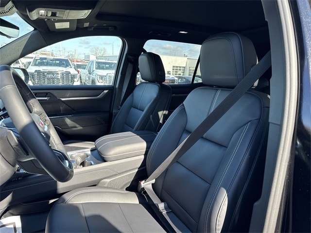 GMC Acadia Vehicle Full-screen Gallery Image 11