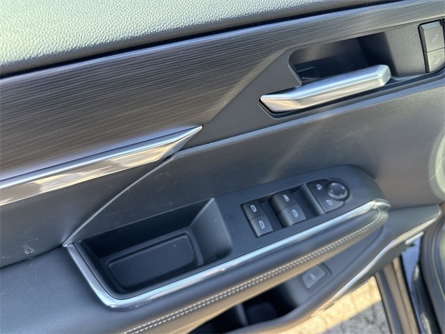 GMC Acadia Vehicle Full-screen Gallery Image 13