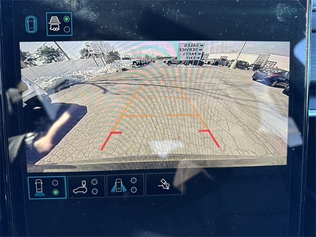 GMC Acadia Vehicle Full-screen Gallery Image 17