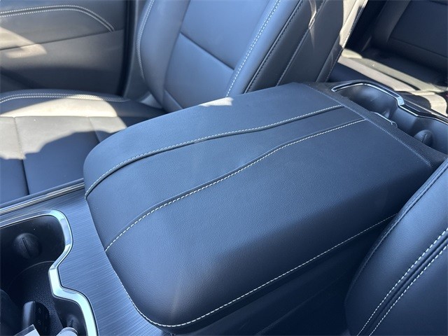 GMC Acadia Vehicle Full-screen Gallery Image 21