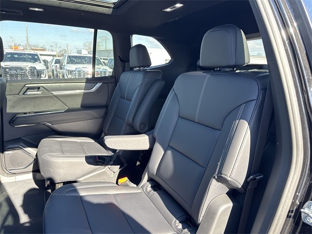 GMC Acadia Vehicle Full-screen Gallery Image 23