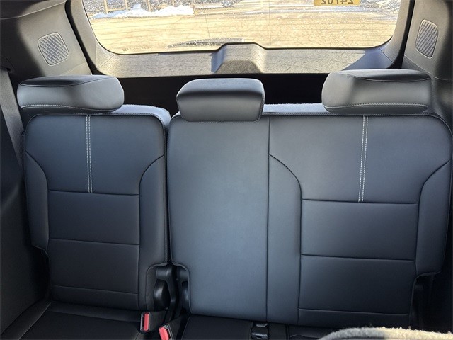 GMC Acadia Vehicle Full-screen Gallery Image 24