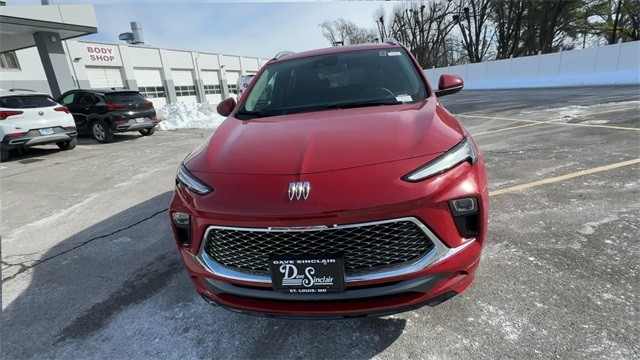 Buick Encore GX Vehicle Full-screen Gallery Image 03