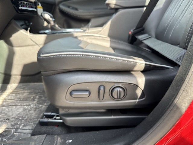 Buick Encore GX Vehicle Full-screen Gallery Image 12