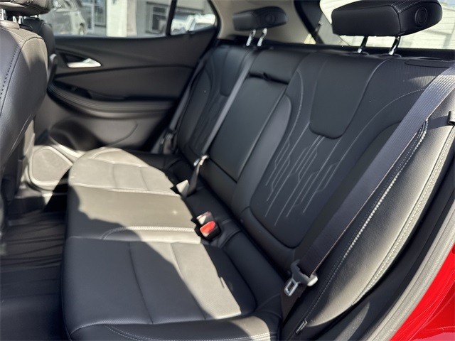 Buick Encore GX Vehicle Full-screen Gallery Image 22