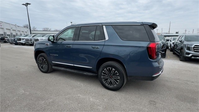 GMC Yukon Vehicle Full-screen Gallery Image 06