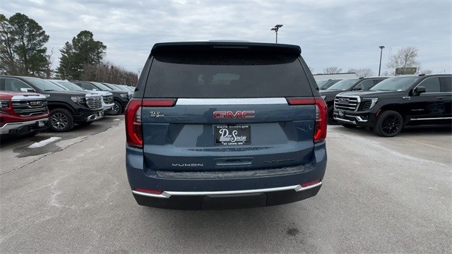 GMC Yukon Vehicle Full-screen Gallery Image 07