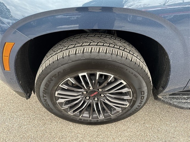 GMC Yukon Vehicle Full-screen Gallery Image 10