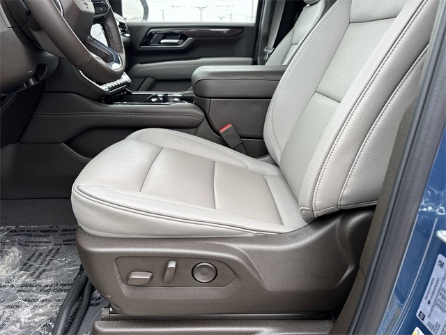 GMC Yukon Vehicle Full-screen Gallery Image 12