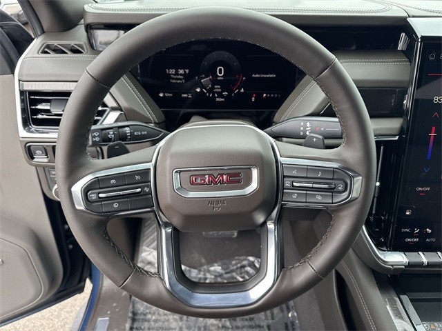 GMC Yukon Vehicle Full-screen Gallery Image 14