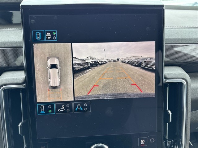 GMC Yukon Vehicle Full-screen Gallery Image 17