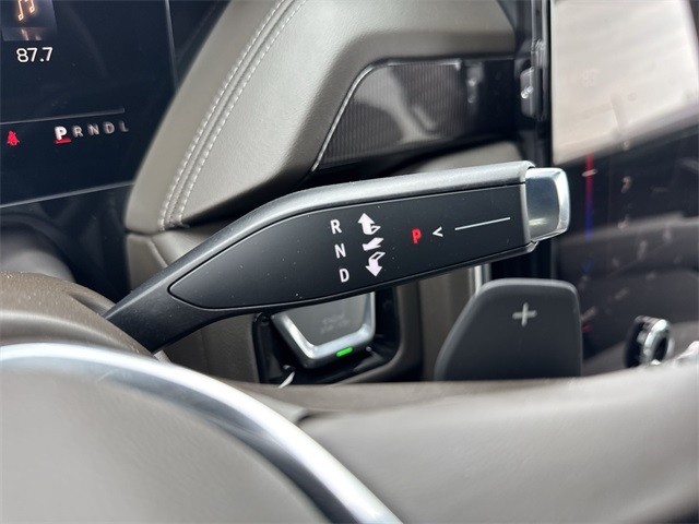 GMC Yukon Vehicle Full-screen Gallery Image 20