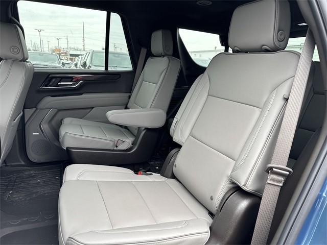 GMC Yukon Vehicle Full-screen Gallery Image 22