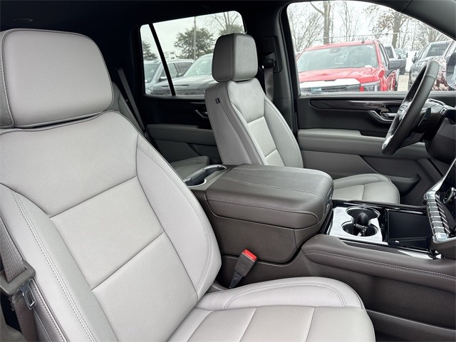 GMC Yukon Vehicle Full-screen Gallery Image 25