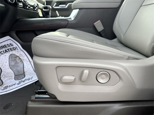 GMC Sierra 1500 Vehicle Full-screen Gallery Image 12