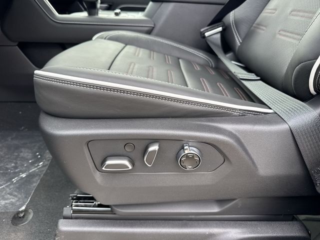 GMC Sierra 1500 Vehicle Full-screen Gallery Image 12