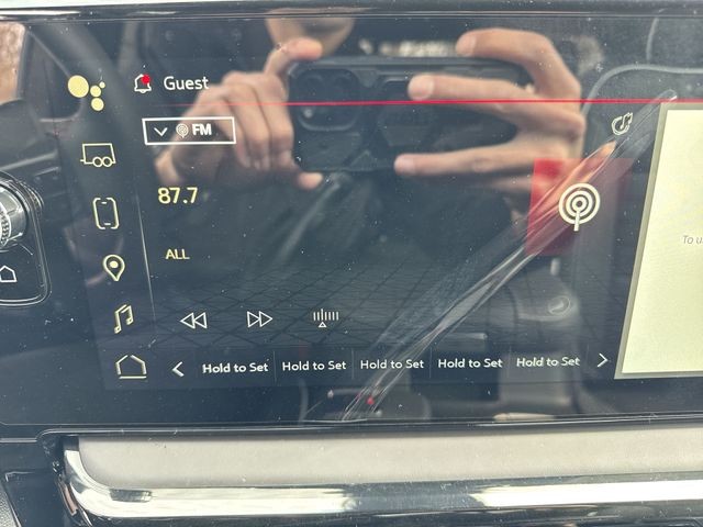 GMC Sierra 1500 Vehicle Full-screen Gallery Image 16