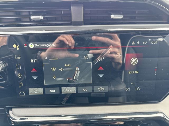 GMC Sierra 1500 Vehicle Full-screen Gallery Image 19