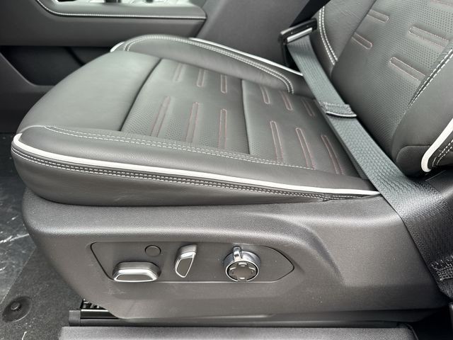 GMC Sierra 1500 Vehicle Full-screen Gallery Image 12