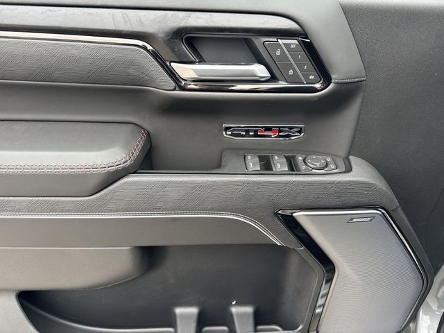 GMC Sierra 1500 Vehicle Full-screen Gallery Image 13