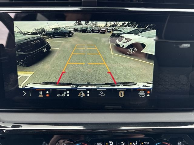 GMC Sierra 1500 Vehicle Full-screen Gallery Image 17