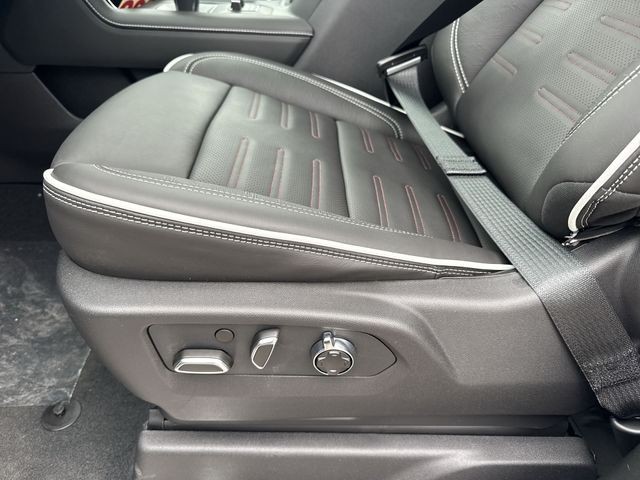 GMC Sierra 1500 Vehicle Full-screen Gallery Image 12