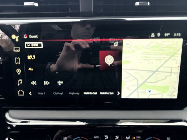 GMC Sierra 1500 Vehicle Full-screen Gallery Image 16