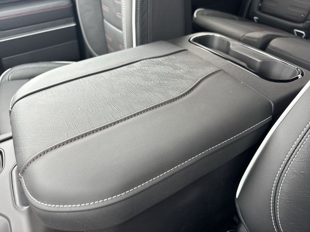 GMC Sierra 1500 Vehicle Full-screen Gallery Image 21