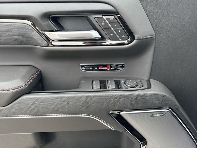 GMC Sierra 1500 Vehicle Full-screen Gallery Image 13