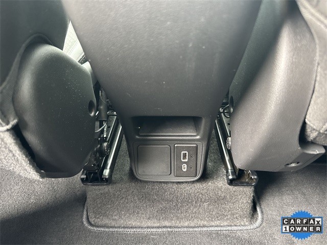 Buick Encore GX Vehicle Full-screen Gallery Image 21