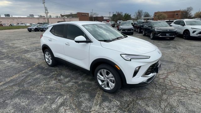 Buick Encore GX Vehicle Full-screen Gallery Image 02