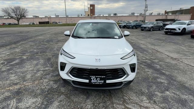 Buick Encore GX Vehicle Full-screen Gallery Image 03