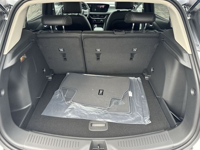 Buick Encore GX Vehicle Full-screen Gallery Image 22