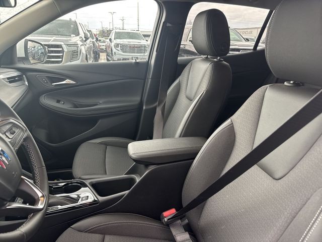 Buick Encore GX Vehicle Full-screen Gallery Image 11