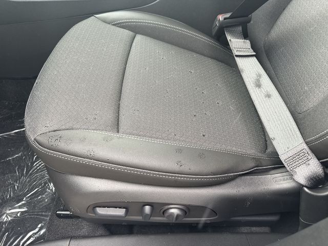 Buick Encore GX Vehicle Full-screen Gallery Image 12