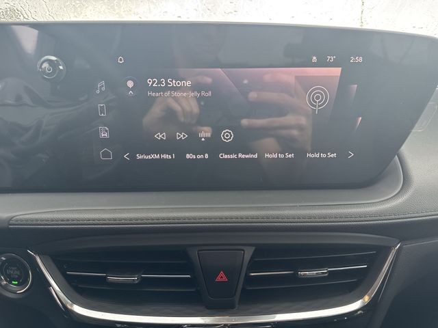 Buick Encore GX Vehicle Full-screen Gallery Image 16