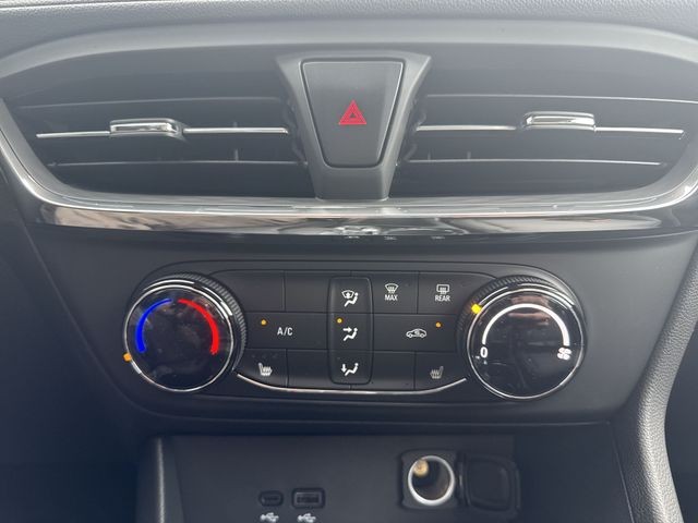 Buick Encore GX Vehicle Full-screen Gallery Image 18