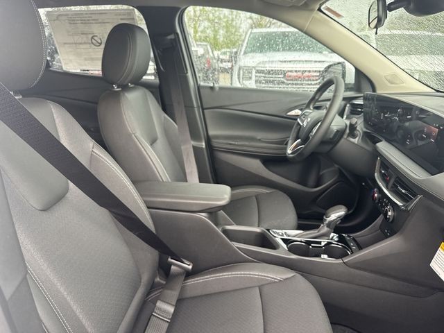 Buick Encore GX Vehicle Full-screen Gallery Image 23
