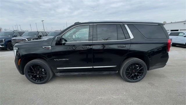 GMC Yukon Vehicle Full-screen Gallery Image 05