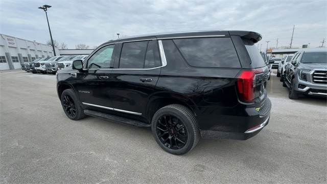 GMC Yukon Vehicle Full-screen Gallery Image 06