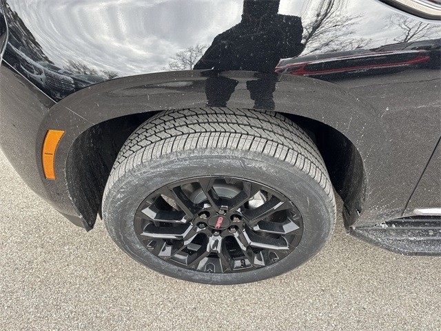 GMC Yukon Vehicle Full-screen Gallery Image 10