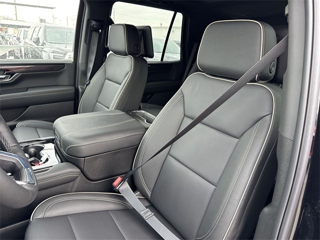 GMC Yukon Vehicle Full-screen Gallery Image 11