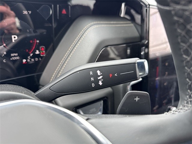 GMC Yukon Vehicle Full-screen Gallery Image 20