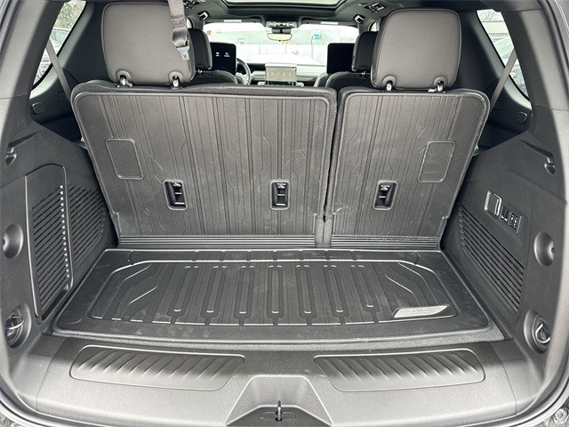 GMC Yukon Vehicle Full-screen Gallery Image 25