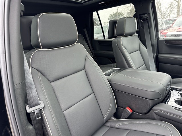 GMC Yukon Vehicle Full-screen Gallery Image 26