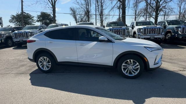 Buick Envista Vehicle Full-screen Gallery Image 09