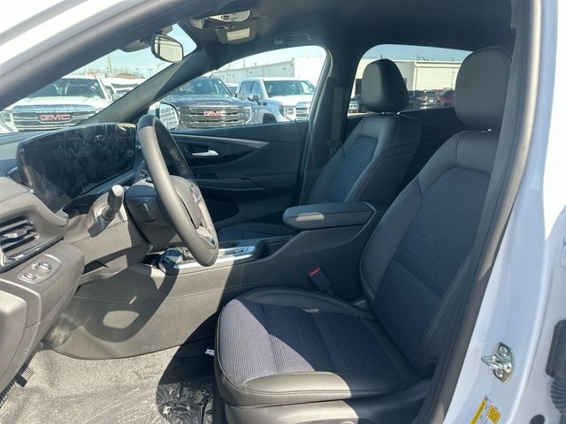 Buick Envista Vehicle Full-screen Gallery Image 11